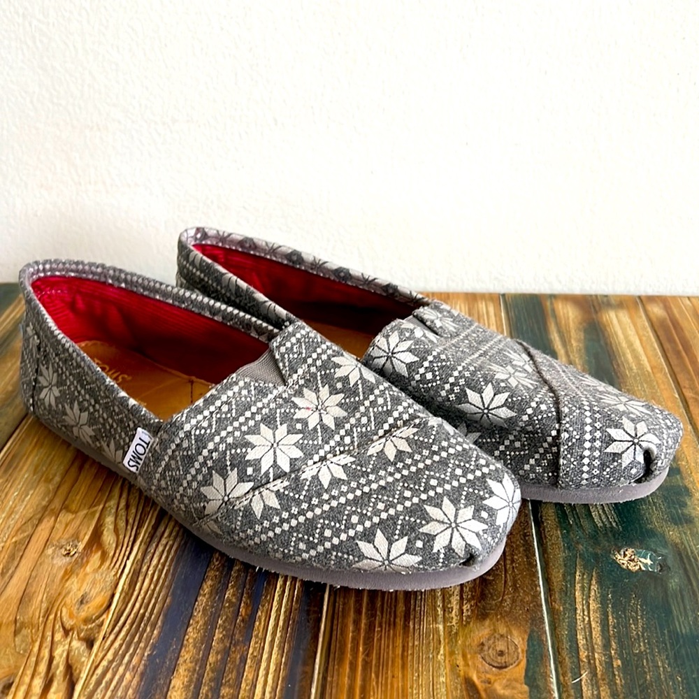TOMS Women's Silver Snowflake Classic Flats Size 8W